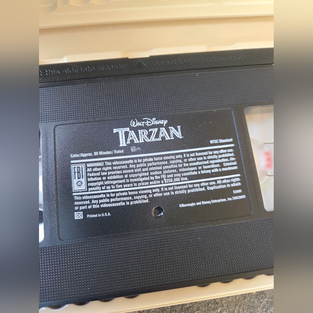 Disney VHS Movie Collection- 6 Disney Classics + 1 Hallmark Christmas Animation - Picture 10 of 10
